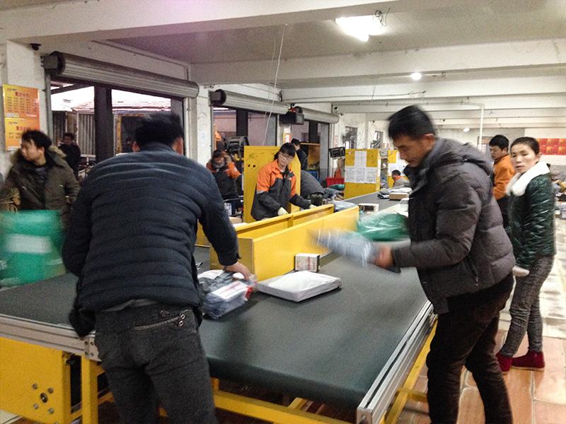 Ningbo STO Express use the loading conveyor