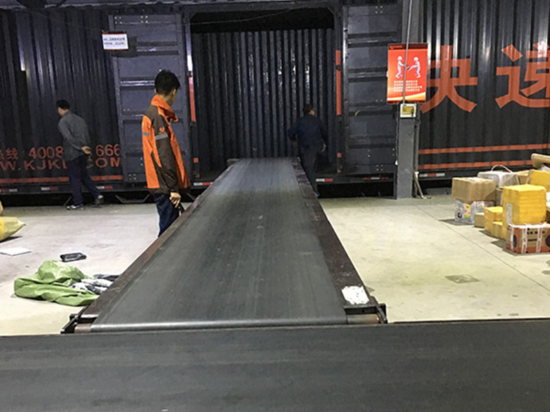 Shanghai Express Company use the YiFan conveyor company's product