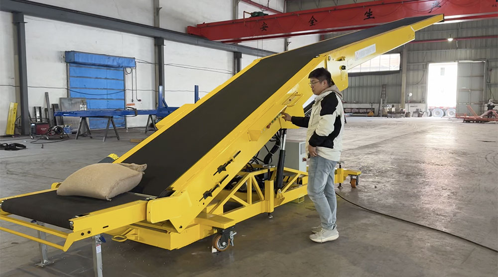 Bag Stacking Telescopic Belt Conveyor with Custom Horizontal Feeding Section