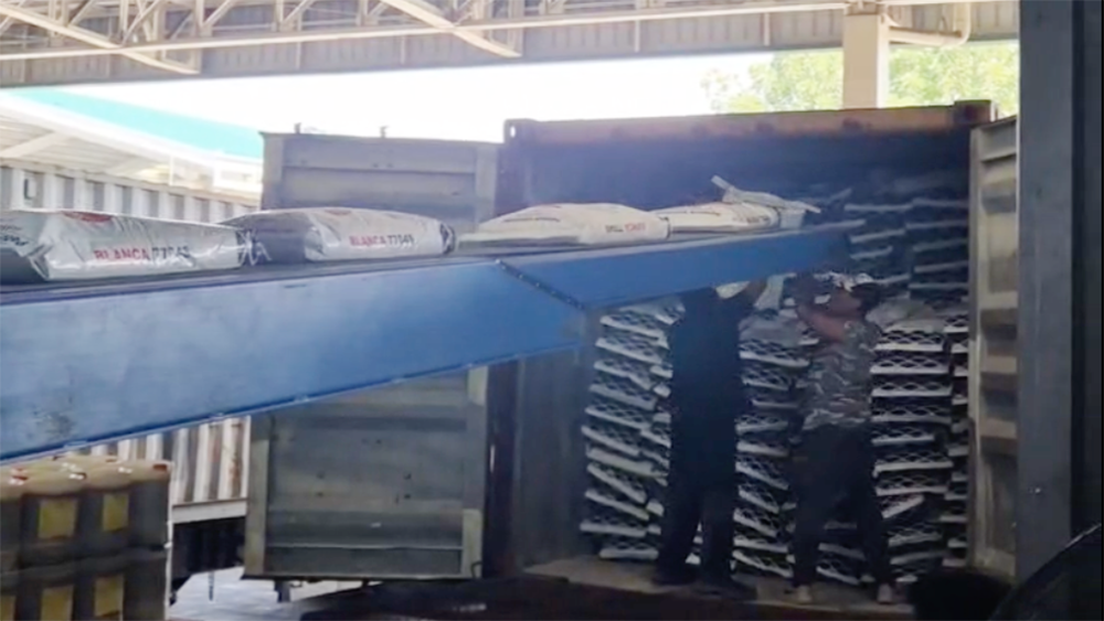 Heavy-Duty Truck Loading Conveyor | Fast & Safe 25/50kg Bag Loading Solution